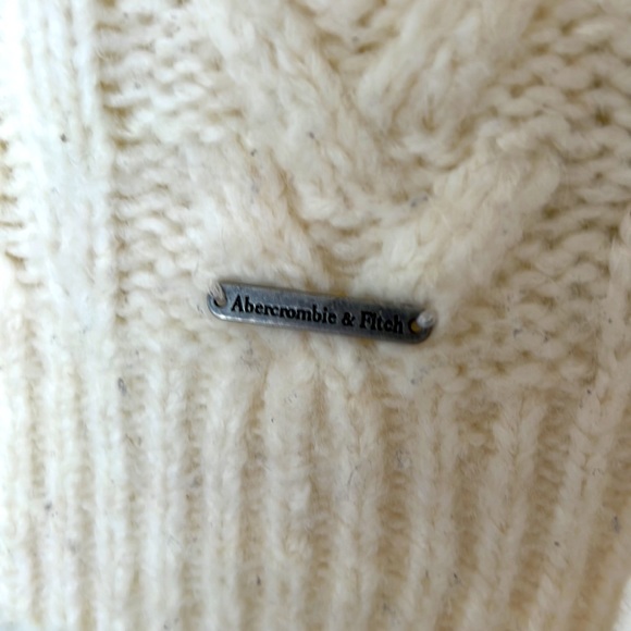 Abercrombie cream sweater - Picture 3 of 4